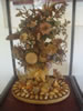 Curaao Museum: De bloemen in dit bloemstuk zijn allemaal gemaakt van schelpen (52kb)