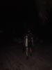 In het donker naar het strand voor de nachtduik (15kb)