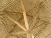 Mooi gevlochten strandparasol (70kb)