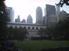 Bryant Park en New York Public Library (68kb)