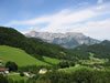 Uitzicht vanuit kabelbaan naar de Drrnberg (79kb)