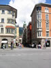 Innsbruck - Tussen de huizen door de Stadtturm (96kb)