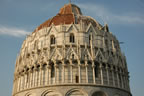 Pisa: Campo dei Miracoli: Battistero (90kb)