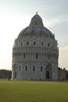 Pisa: Campo dei Miracoli: battistero (48kb)